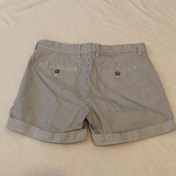 GAP Shorts - Picture 2 of 5